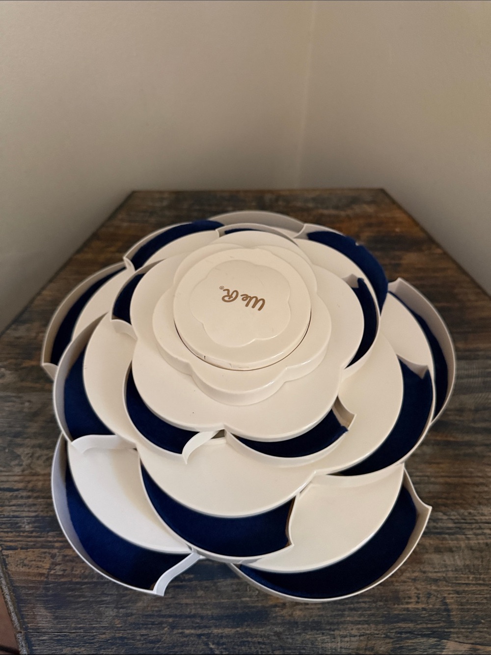 Memory Keepers White Floral Storage Box with blue interior - Picture 3 of 5